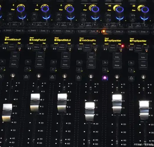 五分钟教你12段车载音响均衡器的调配保学会