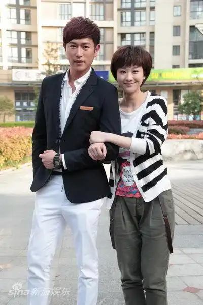 图文女人泪探班陈键锋与穆婷婷显亲密