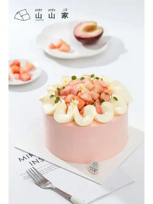 蜜桃蛋糕开启夏日风味