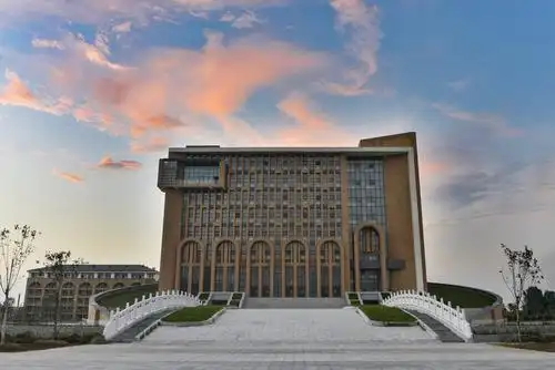 2020年招生季濮阳医学高等专科学校等你来赴一场青春之约