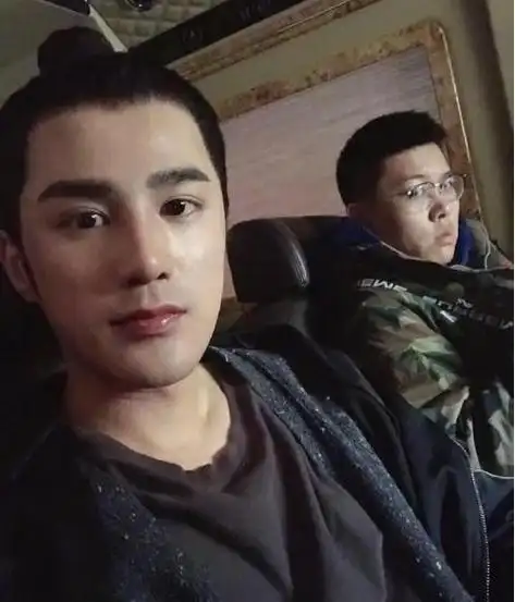 井柏然年轻的图(古装丑出天际的男星们)(1)