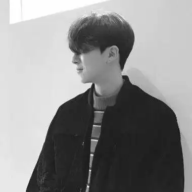 适合单身男生的帅气头像图片 超有魅力的高冷男生黑白图片大全_男生头