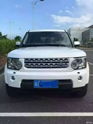 12路虎发现四50hse白色