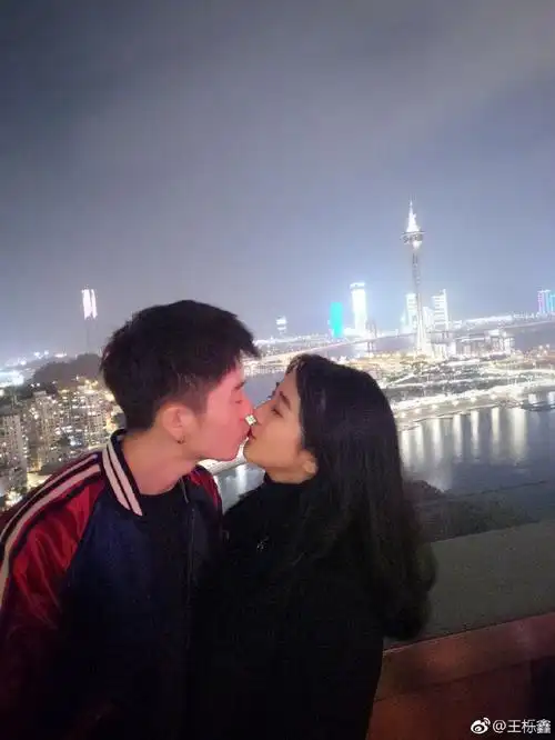 快男王栎鑫深夜表白老婆,他是好丈夫也是好爸爸_凤凰网娱乐_凤凰网