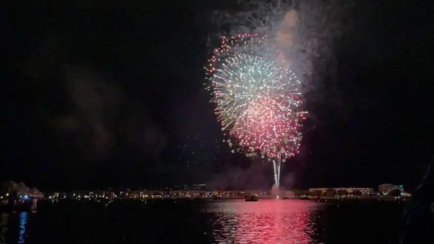 全美一年一度的烟花大赛顺利落幕