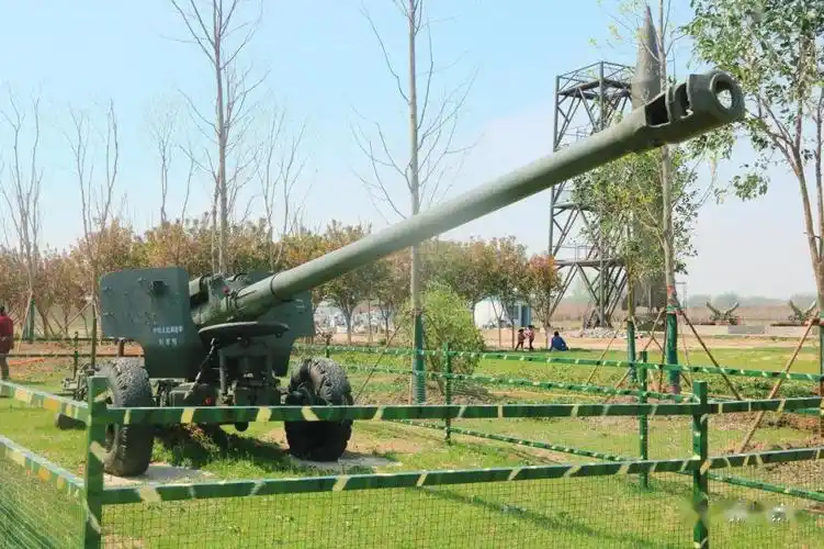 炮班8人 六轮卡车牵引,射速6-8发/分 【 二 】 60式 122 毫米 加农炮