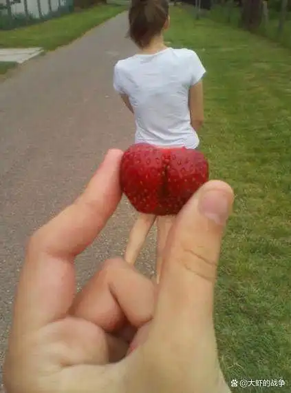 1,晚上热得难受,我让老婆帮我扇扇风,她居然冲着我放了个屁,又补了