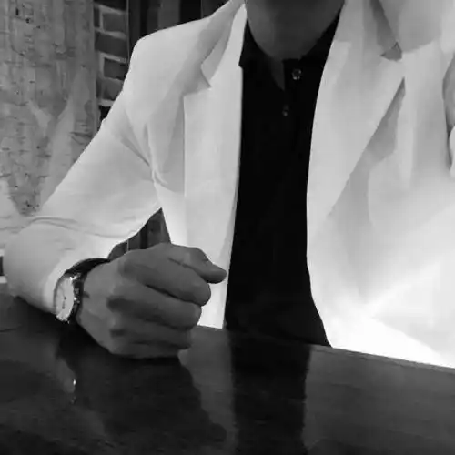 男生头像伤感霸气黑白头像,碎碎念念成为身边岁岁年年_相关_整理_标题