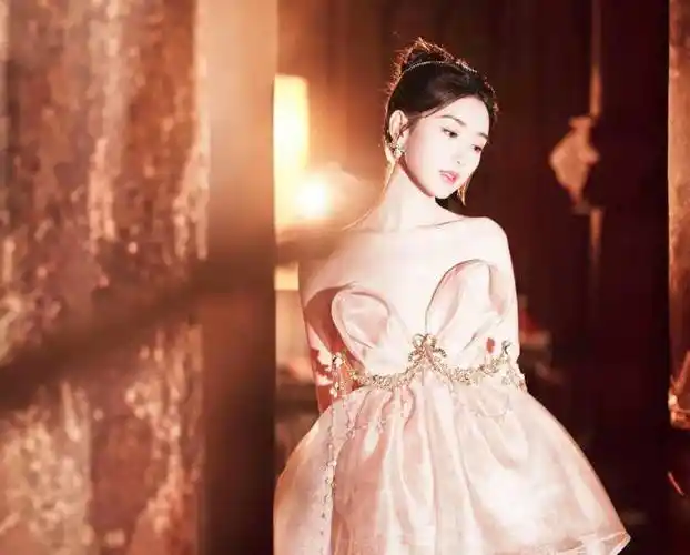 檀健次毛晓彤恋情?宋雨琦抄袭bp?侯雯元掀桌?_张艺兴_俩人_gidle