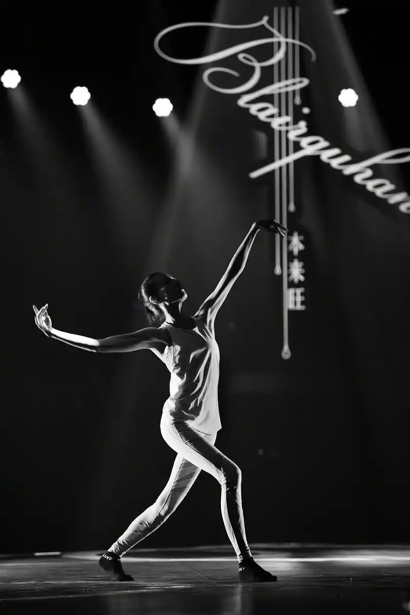 23岁从部队转业之后再也没在舞台上跳过完整的舞蹈,这么多年之后基本