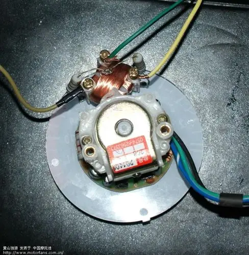 三线对两线 蛋疼 不知怎么接了  我的gn没有油表 可看油箱有油浮子(两