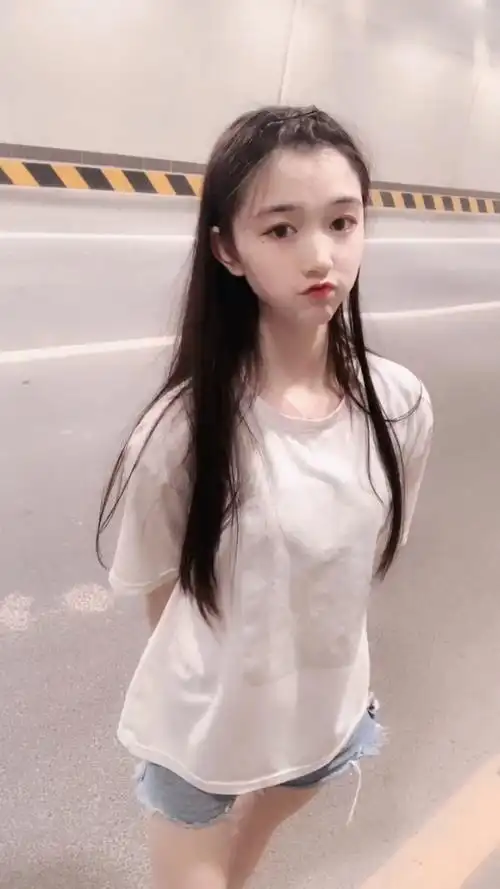 19岁小姐姐 关注77小红7815