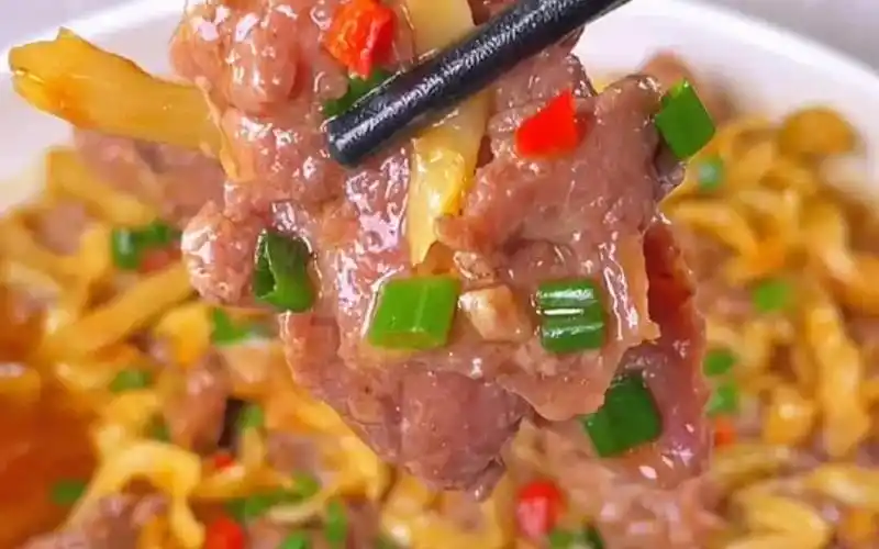 榨菜蒸牛肉,几分钟就可以轻松搞定的营养快手菜,做法也简单