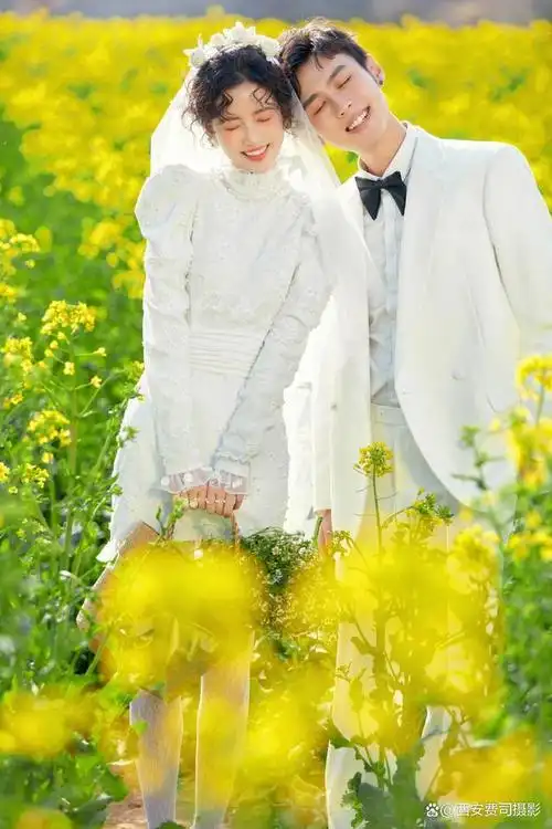 在西安拍油菜花海婚纱照,拍出中国田园山水的美丽与诗意