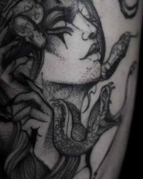 blackwork美杜莎纹身