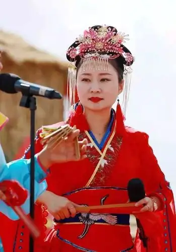 转载东北三省著名的美女二人转唱将七岁红兜兜沈鸿飞谭娟专场演出将于