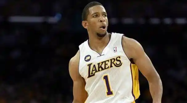 湖人前队员达柳斯-莫里斯不幸离世,享年33岁,曾是科比的队友