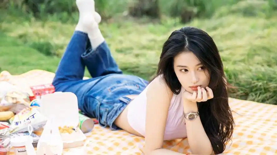 一眼就很喜欢的壁纸女生真人