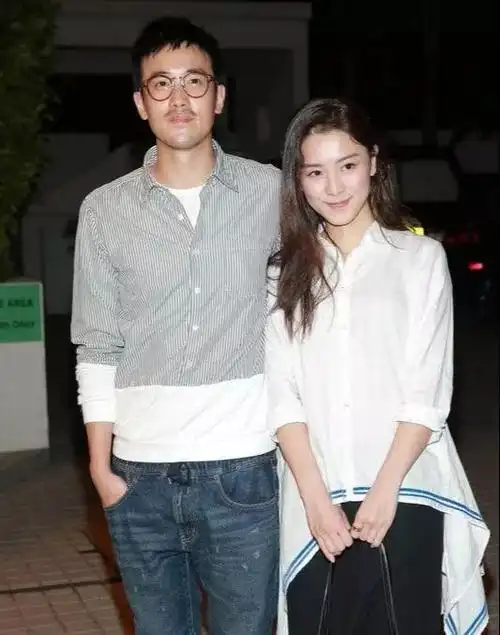 曾国祥与王敏奕拍拖以来非常甜蜜,去年两人同居,王敏奕入住被圈中人视