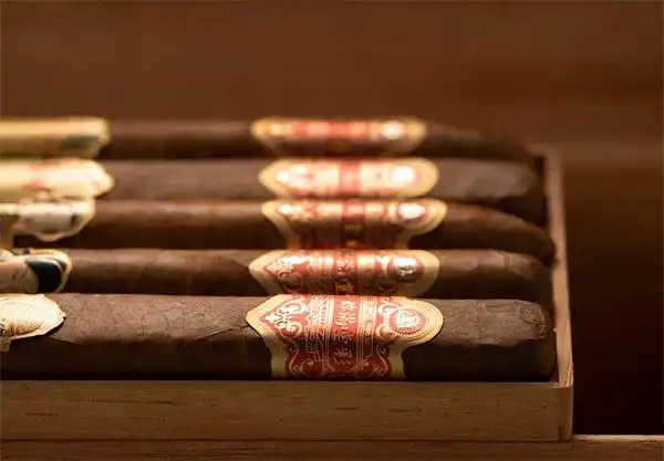 王冠雪茄推出全新精品国粹满堂彩