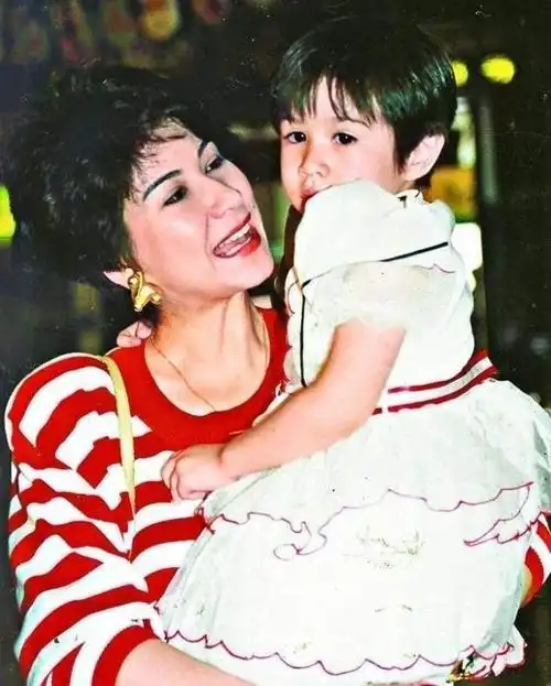 甄妮个人资料及现状介绍(甄妮与丈夫傅声的感情故事)_小强知识网