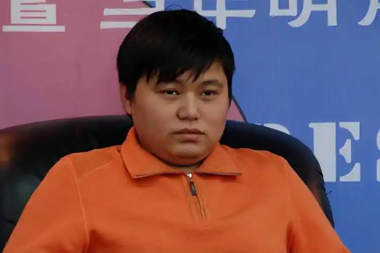 22岁小伙因一书封神,3年赚4100万,同事感叹:没想到他有这能耐