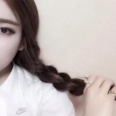 女生头像半身女头我很想你但我不会找你因为我很酷