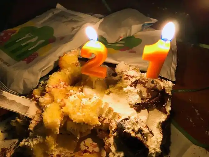 昨天我的生日 我的蛋糕被父母亲自踩烂 对于和父母的关系几乎近绝望