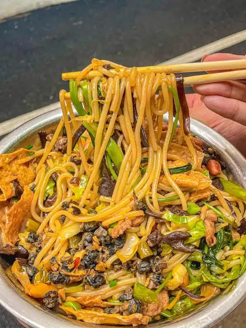 桂林美食藏在破旧老店里的炒螺蛳粉绝了60