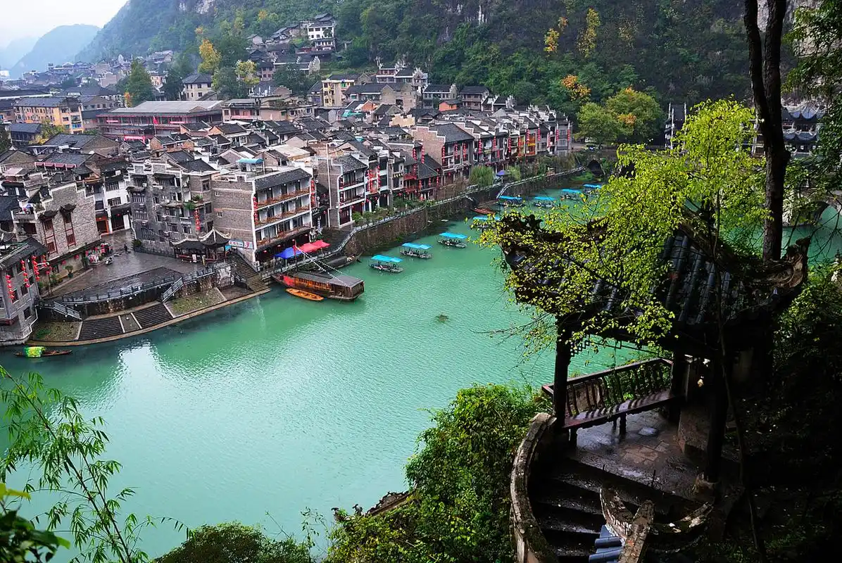 边城茶峒古镇位于湖南省永州市祁阳县边城乡,是湖南省历史文化名镇之