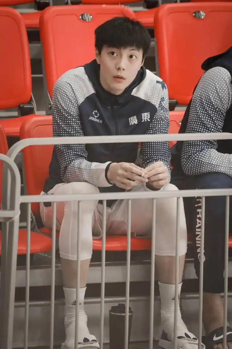 胡明轩 已经很棒了 新的赛季加油 #广东宏远男篮 #广东宏 - 抖音