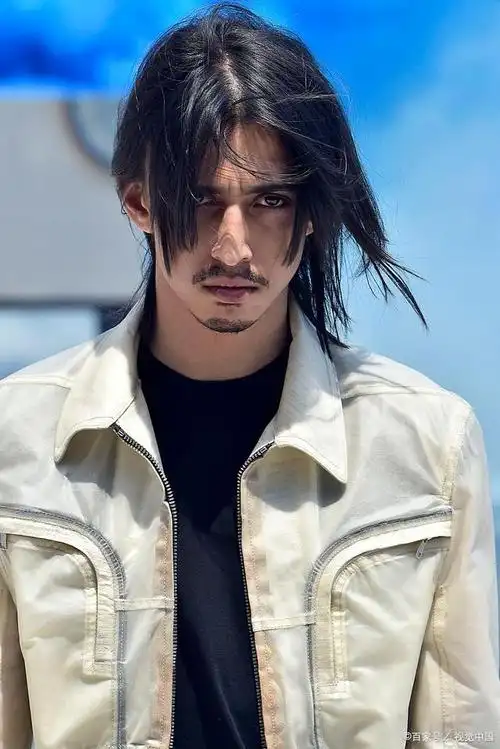 日系发型男慵懒中长发怎么留?