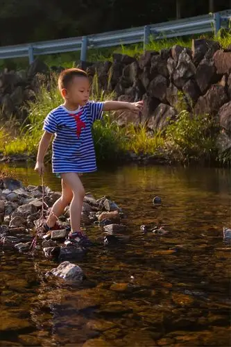 7.28乡间小溪嬉水