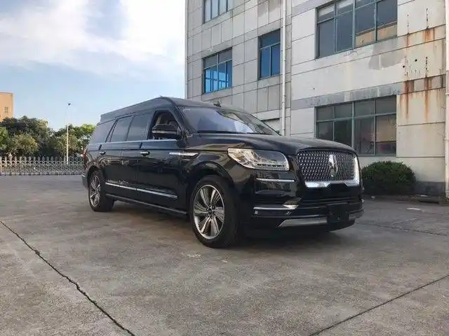 落地300万车长6米霸气外露林肯领袖一号