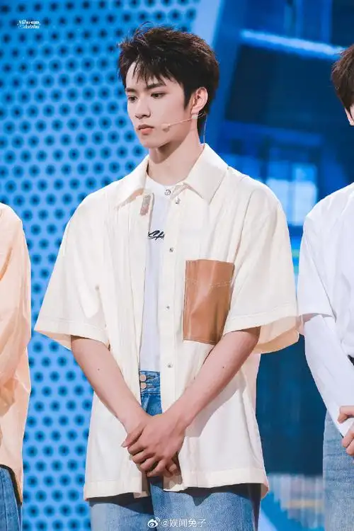 了#今日份夏日限定清爽型男友已送达,请注意查收～刘耀文颜值即正义