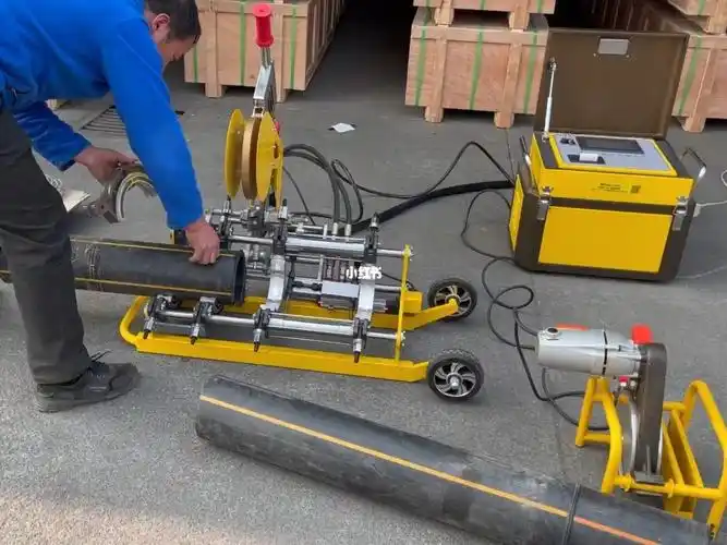 全自动热熔焊机给客户现场演示