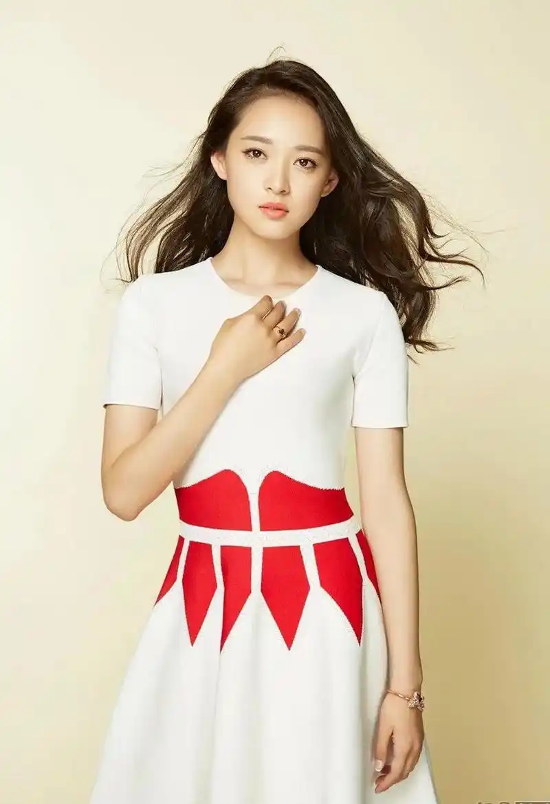 美女冯越!人生的追求,就是嫁给一个五,六十岁的老头儿吗?