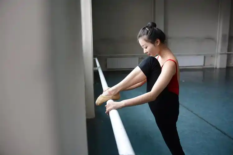 有一种痛叫舞蹈艺考生肌肉撕裂的痛,你还敢报考吗?