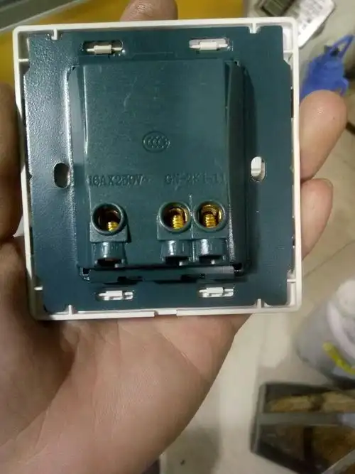 二开单控开关后面接线孔只有l l1 l2该怎么接