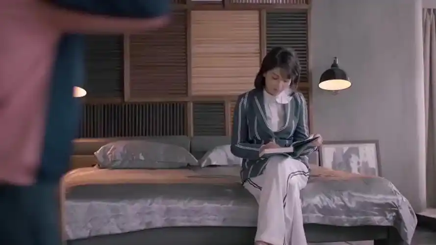 欢乐颂2包奕凡来安迪住所倒腾一番后无赖住安迪家