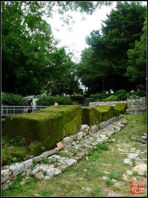 大三巴牌坊边的旧城墙遗址