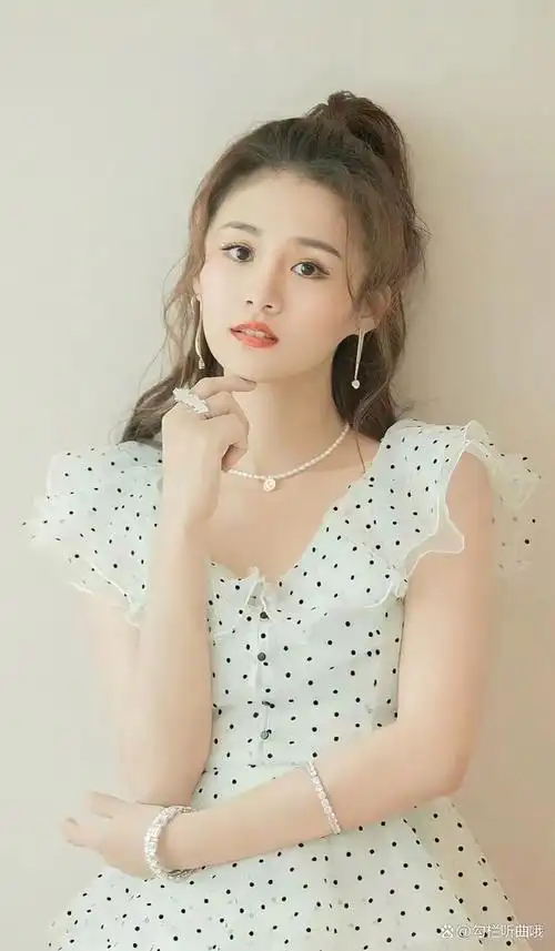 安悦溪,原名安静,是一位中国内地女演员.