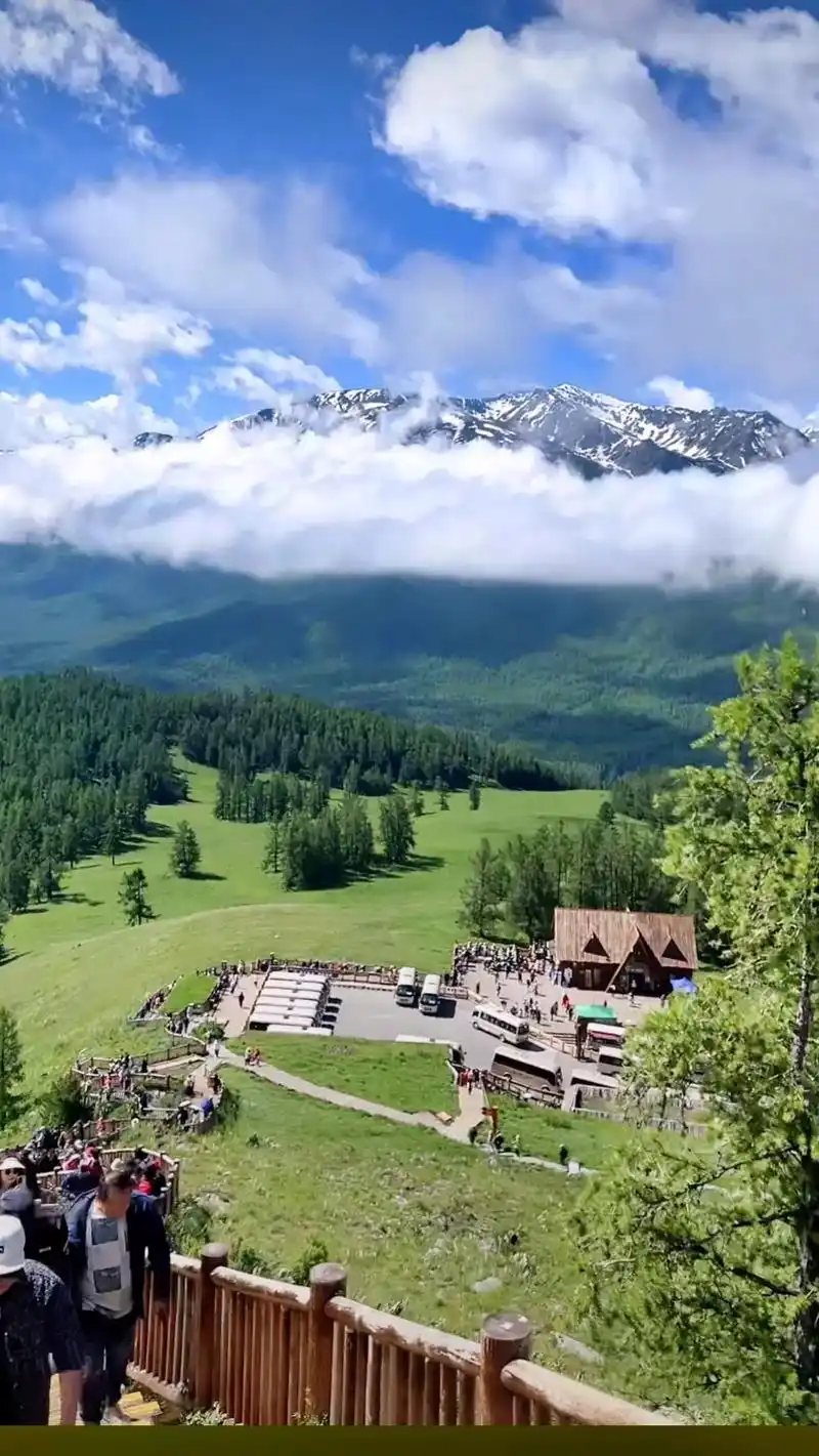 "中国第一村"-新疆禾木村