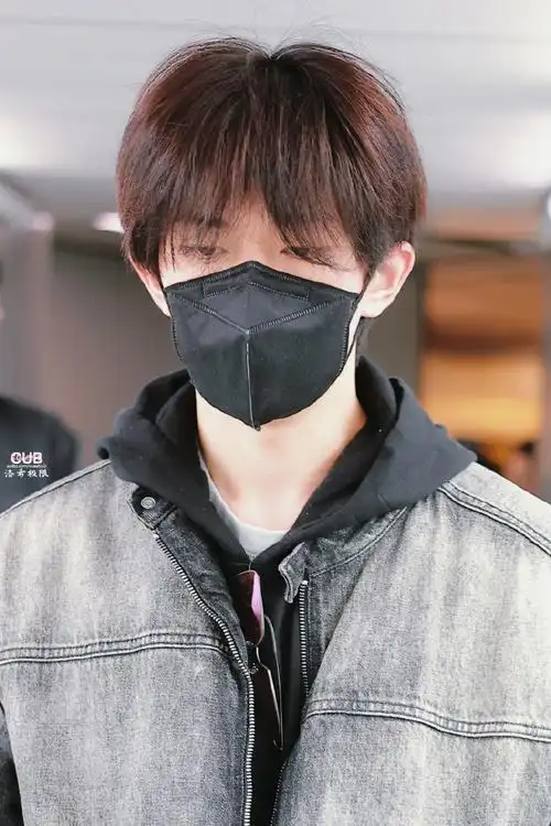 易烊千玺电影小小的我##易烊千玺机场图##易烊千玺出发日内瓦##易烊