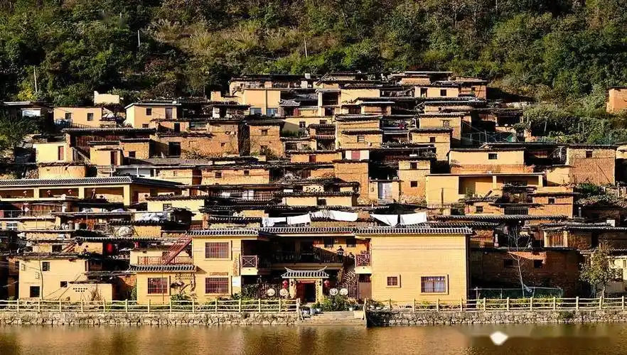 探访中国传统村落秀色美丽的坡垤彝家土掌房