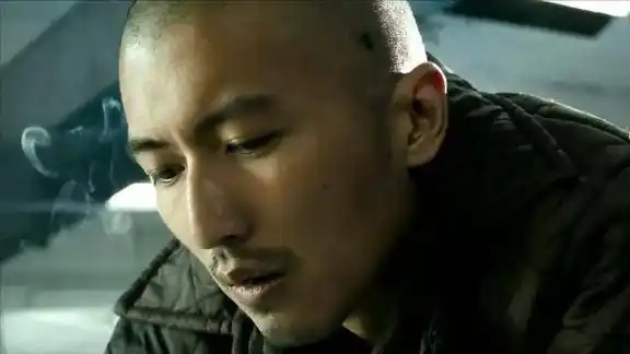 线人:谢霆锋颜值真高,就连剃光头都这么帅气,被圈粉!