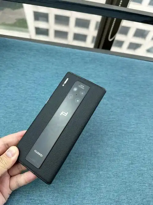 华为手机一台保时捷mate30