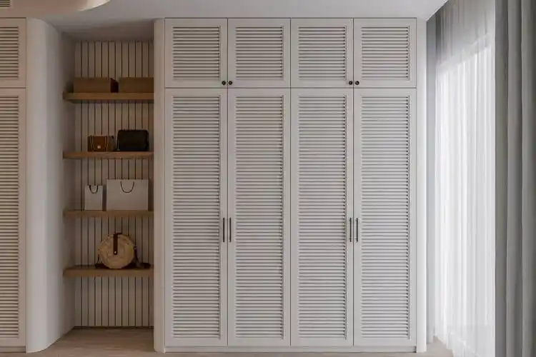 家装柜子选择全攻略:打柜子,全屋定制,成品柜,哪种更适合您?