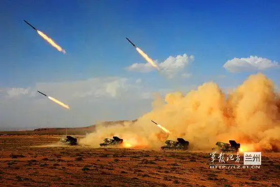 资料图:解放军炮兵进行实弹演习