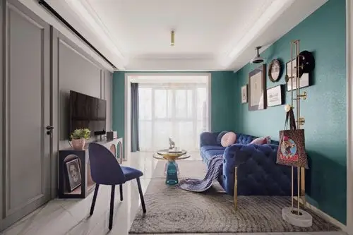 写在前面 灰色的护墙板电视背景和有着肌理感的蓝色艺术漆沙发背景是